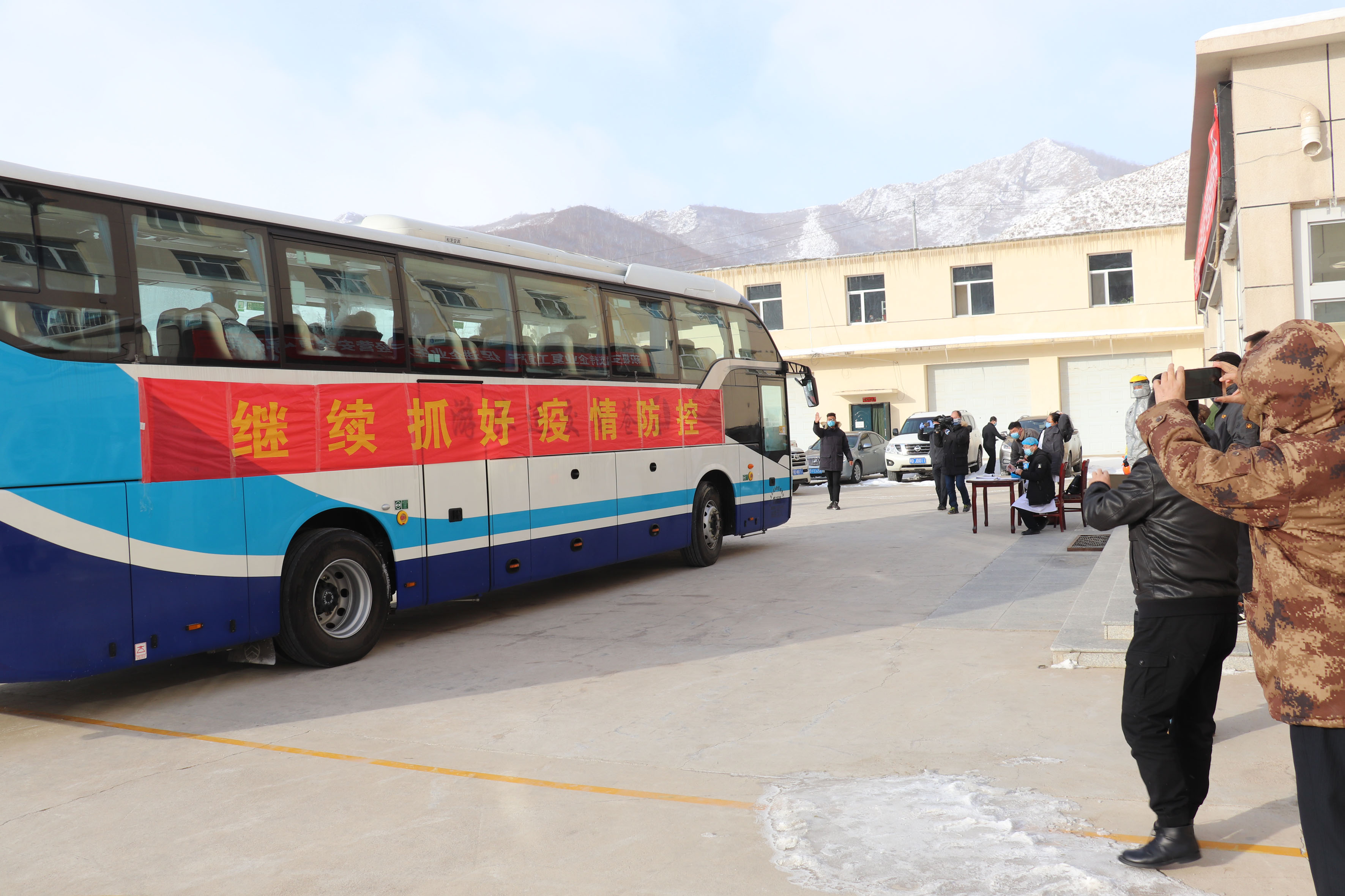 2400公里复工路，开云线上官网_开云（中国）
包车护航复工复产